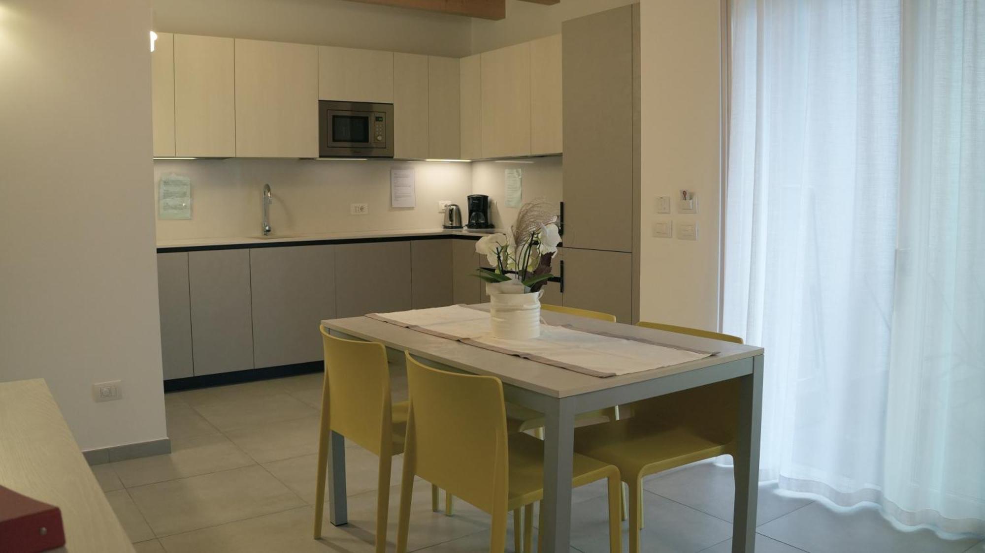 Casa Maria Apartments Riva del Garda Ruang foto